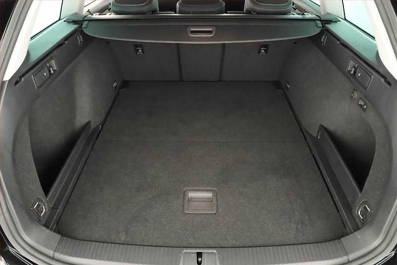 Volkswagen Passat (2021) Elegance 2.0 TDI - fotka 17 z 18
