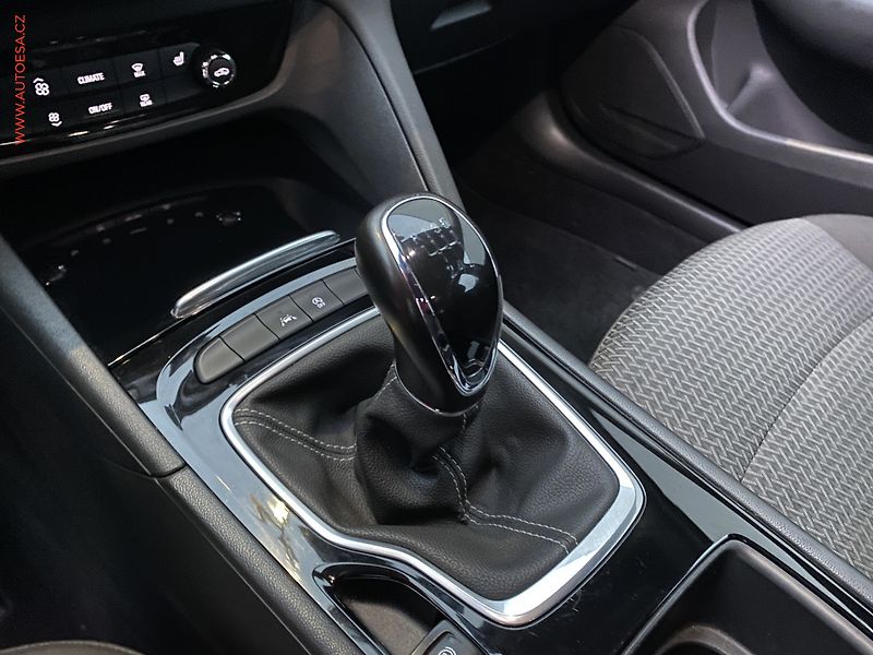 Opel Insignia (2021) 1.5 CDTI - fotka 16 z 18