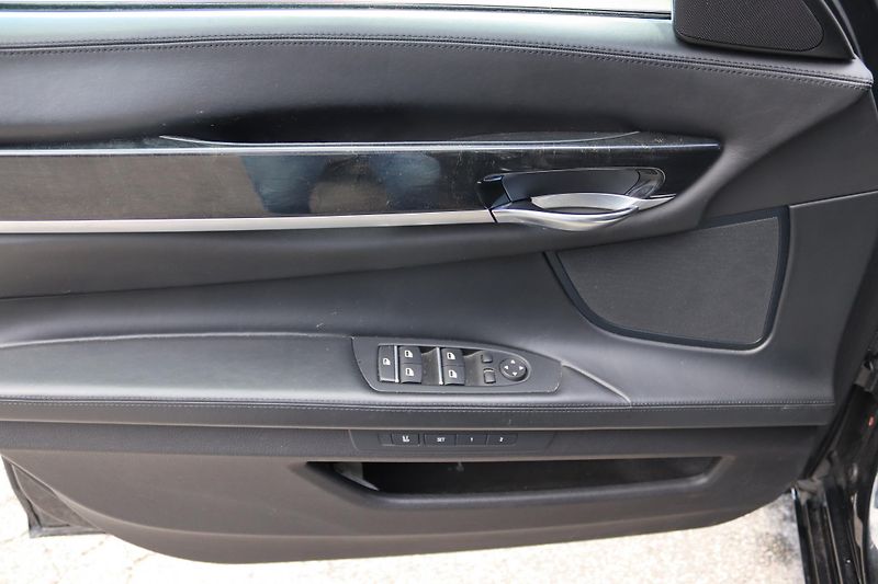 BMW Řada 7 730D XDRIVE F01 190kW - fotka 20 z 48