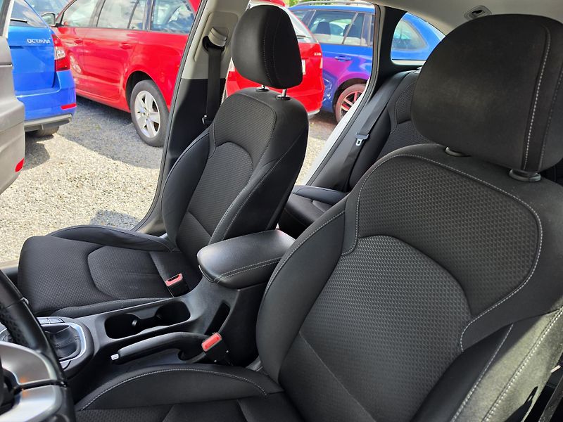 Hyundai i30 1.4i  - fotka 13 z 20