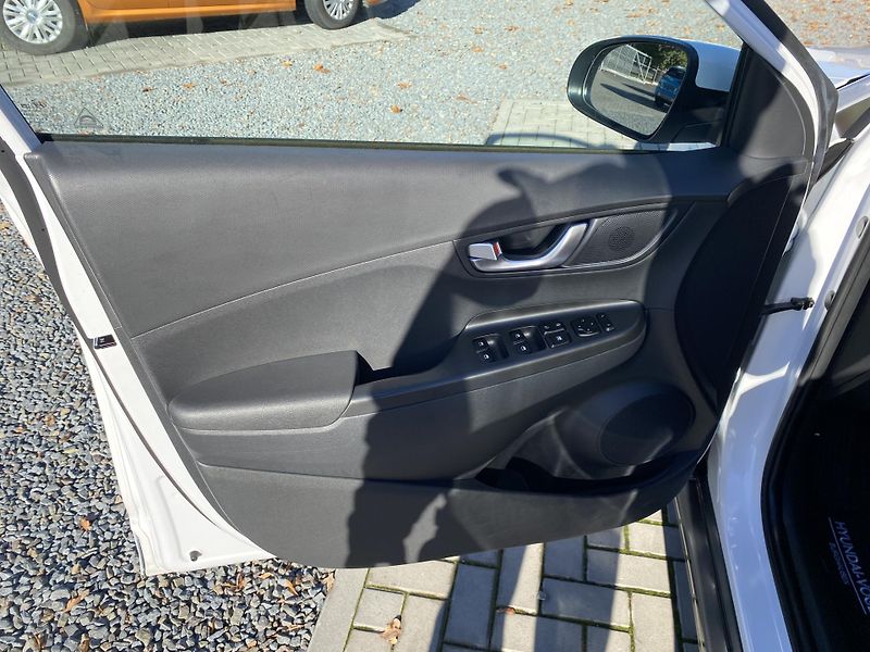 Hyundai Kona EV 100KW - 1xMAJ - DPH - TOP - fotka 17 z 50