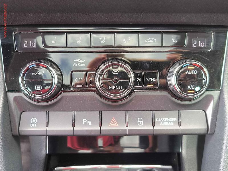 Škoda Karoq (2018) 1.5 TSi, Style, LED, panor - fotka 17 z 24