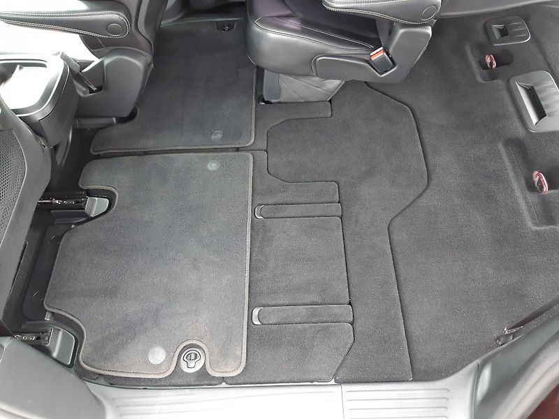 Chrysler Pacifica (2019) 3,6L SPORT, REZERVACE - fotka 18 z 48