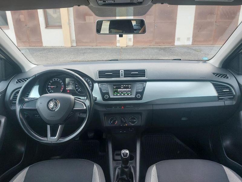 Škoda Fabia (2018) 1,4 TDi 66kw Ambition ČR 1.maj - fotka 15 z 19