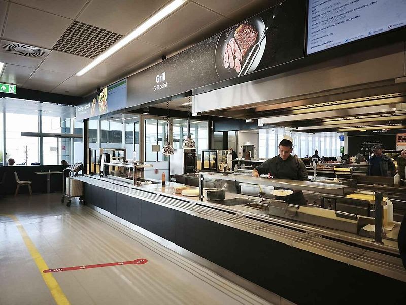 Restaurace Runway na Letišti Václava Havla v Praze.
