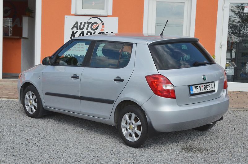 Škoda Fabia (2012) 1.2i ACTIVE / VYHŘ. SEDADLA - fotka 4 z 28