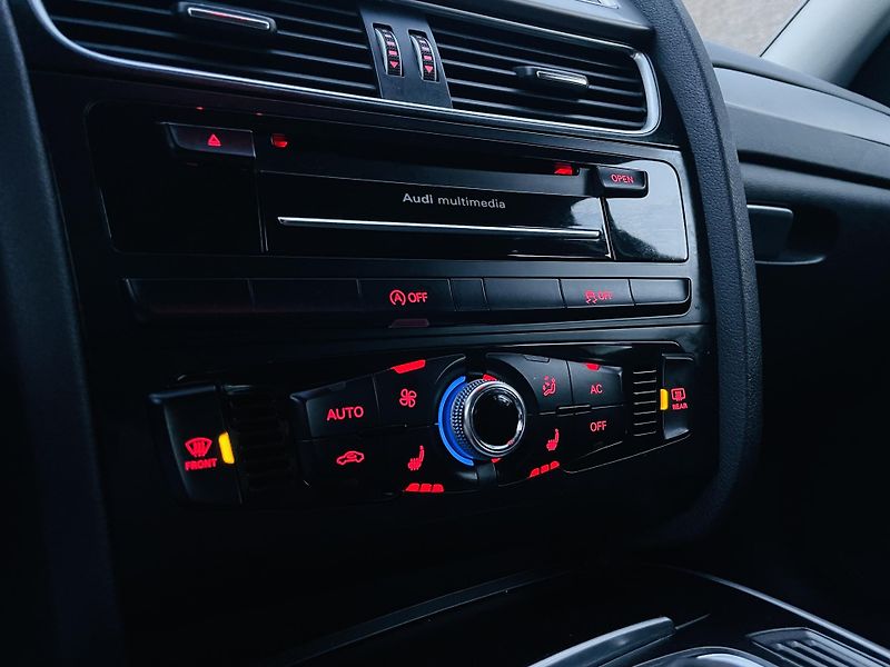 Audi A4 2.0TDI MAN VÝHŘEV SERVISKA LED - fotka 35 z 41