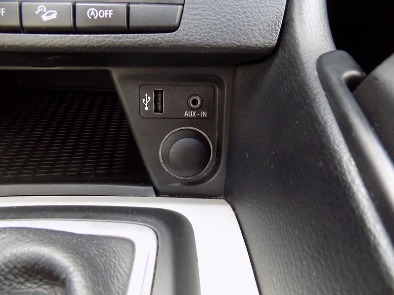 BMW X1 (2012) 18d/xDrive/Bi-xenon/ČR/ - fotka 32 z 35