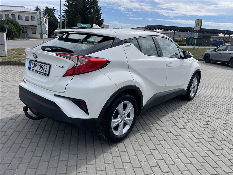 Toyota C-HR 1,8 i 72kw Hybrid e-CVT CZauto - fotka 30 z 32