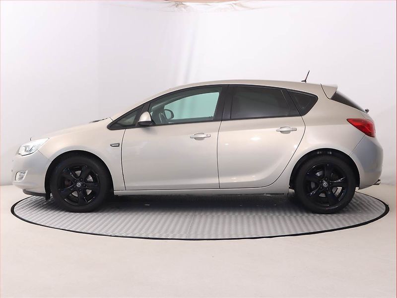 Opel Astra (2010) 1.6 T, Automat, Tempomat - fotka 3 z 18