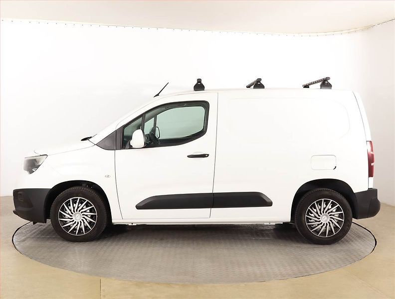 Opel Combo (2021) 1.5 CDTI, SR, 1Maj, DPH - fotka 3 z 13
