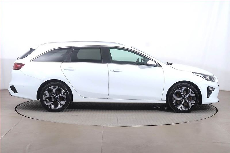 Kia Ceed (2021) 1.6 CRDi MHEV, Automat - fotka 6 z 26