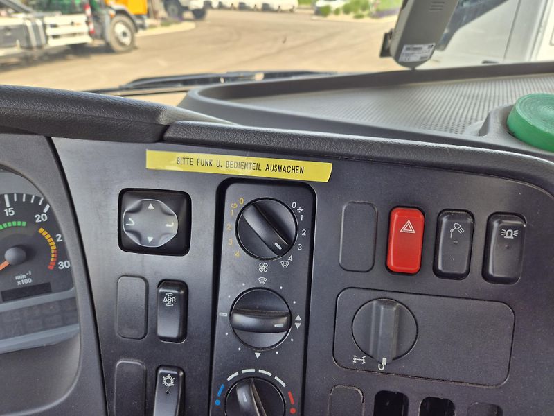 Mercedes-Benz Axor 1824 KONTEJNEROVKA MEILLER  - fotka 8 z 10