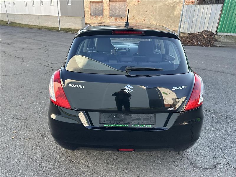 Suzuki Swift 1,2 4x4 - fotka 4 z 19