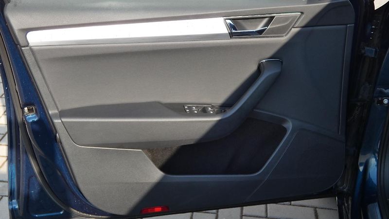 Škoda Superb 1.4 TSI iV Ambition DSG - fotka 8 z 23