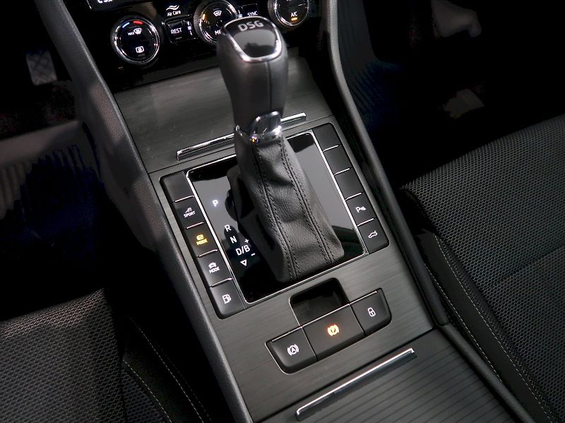 Škoda Superb (2022) iV STYLE 1.4TSI 160KW DSG - fotka 34 z 44