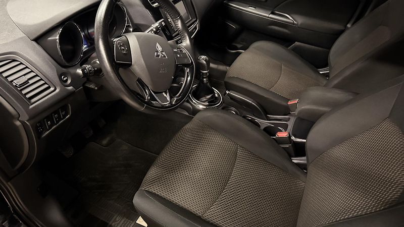 Mitsubishi ASX (2016) 1.6Di-D, ČR,4X4 - fotka 32 z 56