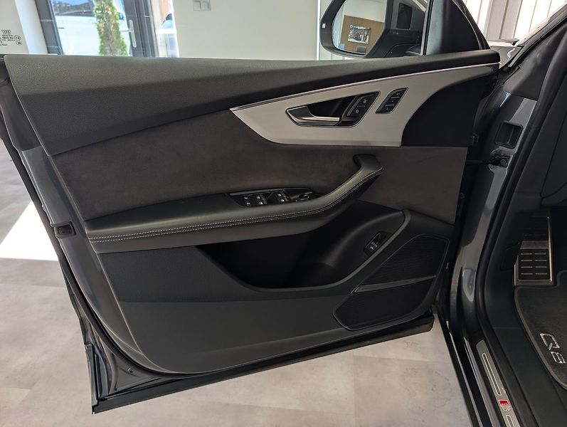 Audi Q8 50 TDI S-LINE 3.0 210 kW QUATT - fotka 11 z 32