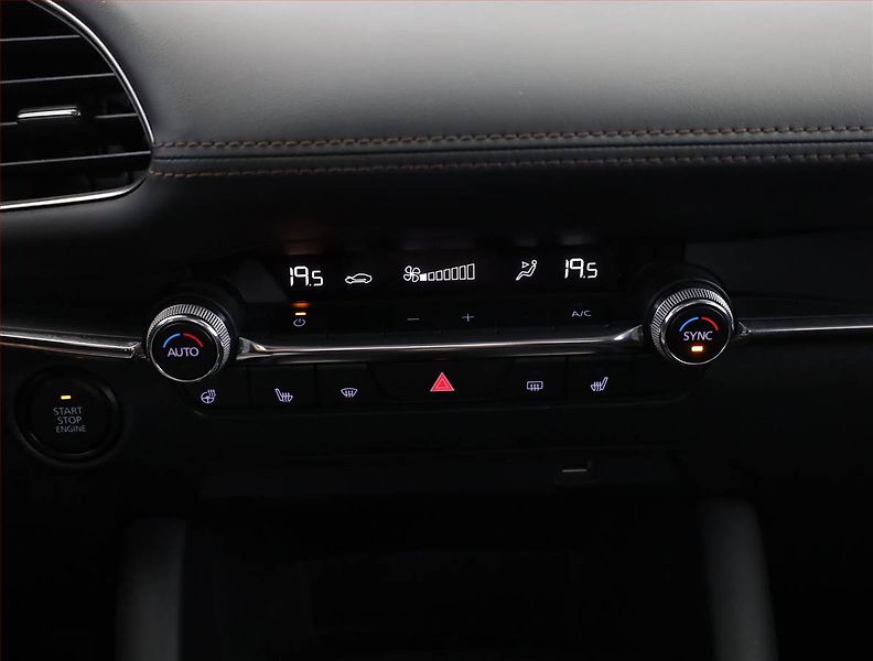 Mazda 3 (2019) 2.0 Skyactiv-G, ČR,1.maj - fotka 13 z 19