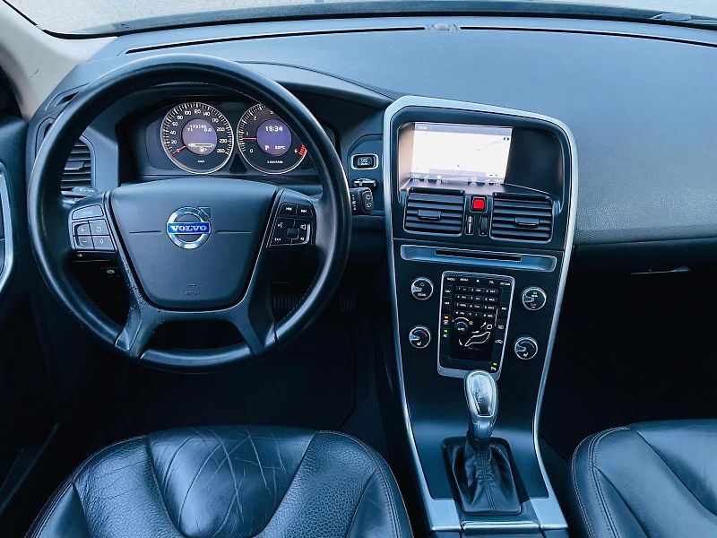 Volvo XC60 2.0D 5VÁLEC AUT VÝHŘEV SENZORY - fotka 25 z 44