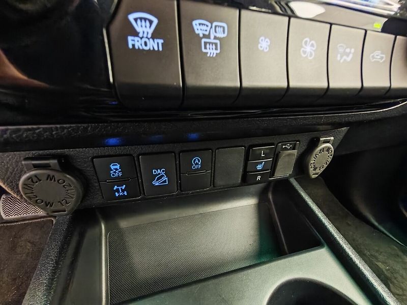 Toyota Hilux 2.8L Diesel - 4x4 - 6 AT Doubl - fotka 32 z 36