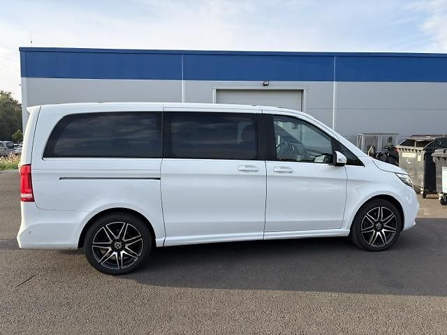 Mercedes-Benz Třídy V (2021) V 300 d 4MATIC AMG Line long - fotka 14 z 27