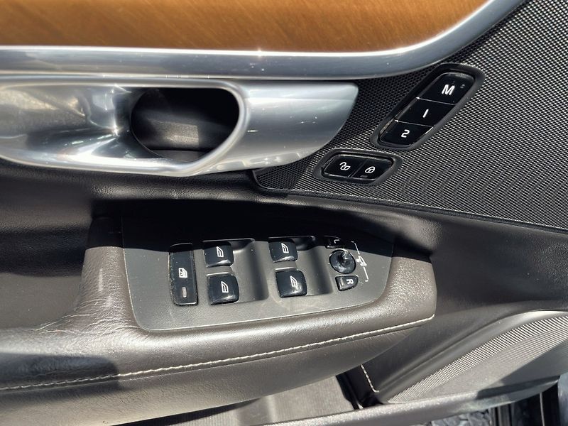 Volvo V90 (2016) 2.0 T5,187kW,Inscription,DPH,K - fotka 34 z 51