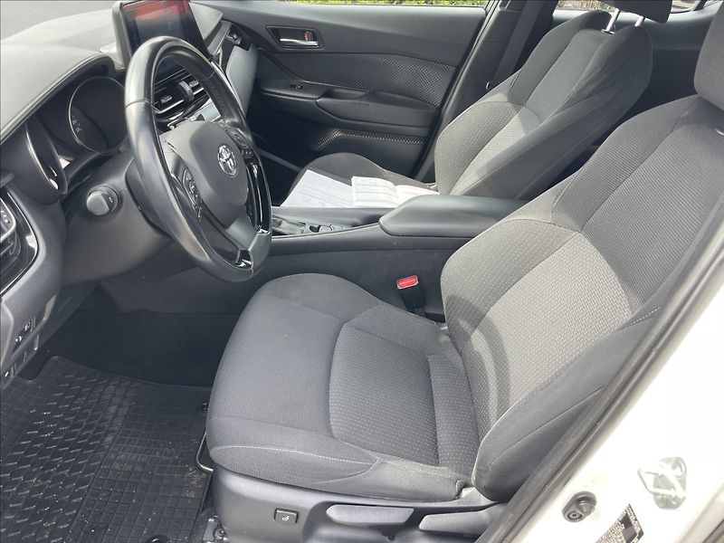 Toyota C-HR 1,8 i 72kw Hybrid e-CVT CZauto - fotka 7 z 32