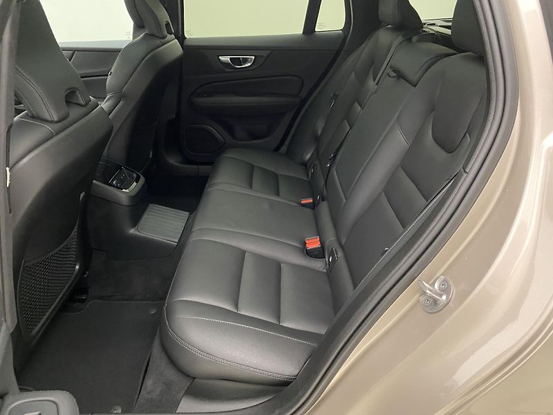 Volvo V60 T6 RECHARGE BRIGHT REZERVACE - fotka 5 z 65