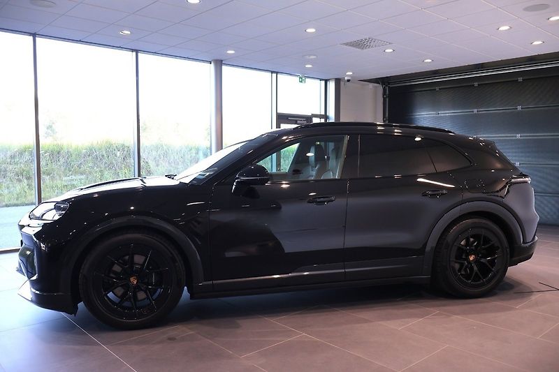 Porsche Cayenne Electric Pano HuD Venti HD-Mat - fotka 5 z 22