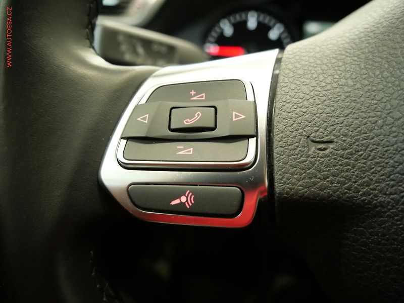 Volkswagen Passat (2014) 2.0TDI, 1.maj,ČR, DSG, xenon - fotka 15 z 24