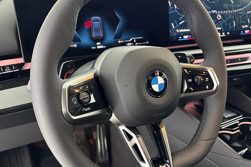 BMW Řada 5 540d xDrive Touring - fotka 22 z 25