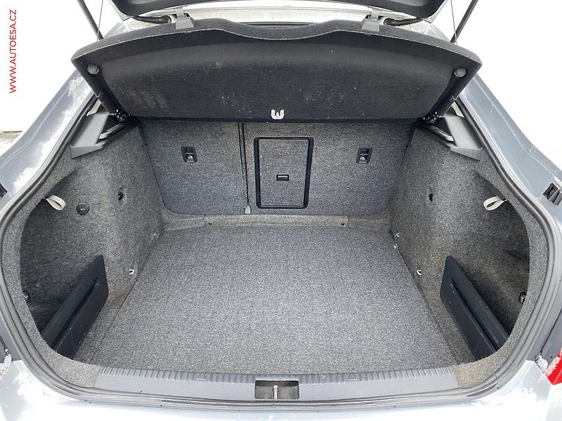 Škoda Octavia (2014) 1.6 TDi, ČR, AC, výhřev sed - fotka 7 z 17