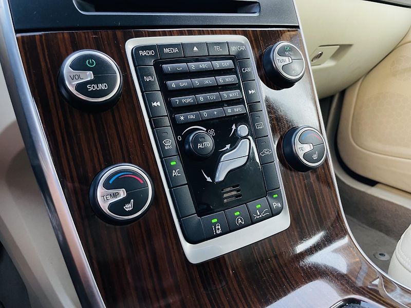 Volvo V60 2.0D4 5V AUTOMAT KAMERA TAŽNÉ - fotka 36 z 43