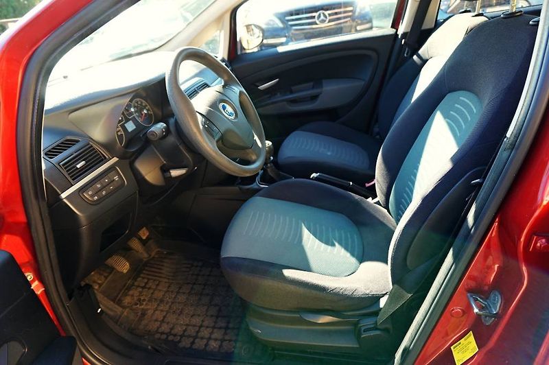 Fiat Grande Punto (2007) 1,2 48 kW - fotka 23 z 32
