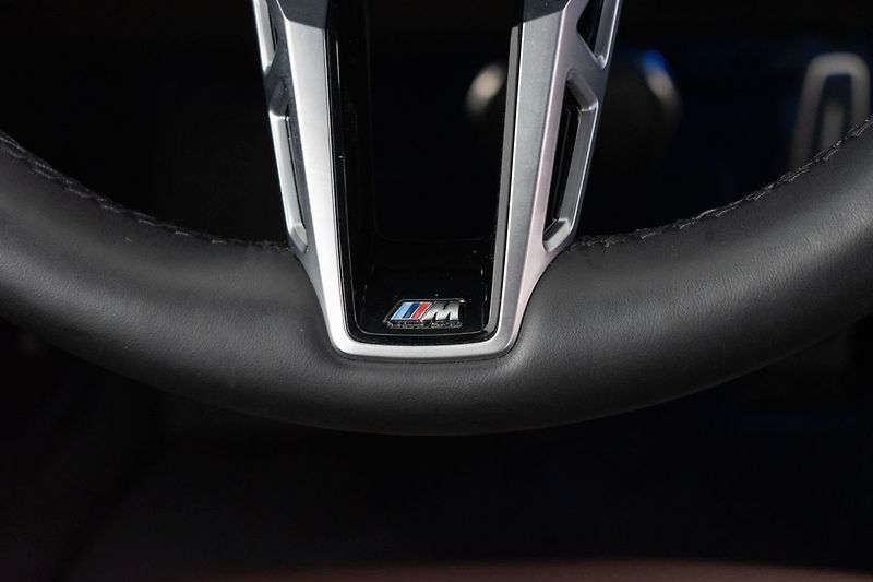 BMW iX1 xDrive30 ///M*ZÁRUKA*TAŽNÉ*ČR - fotka 18 z 47