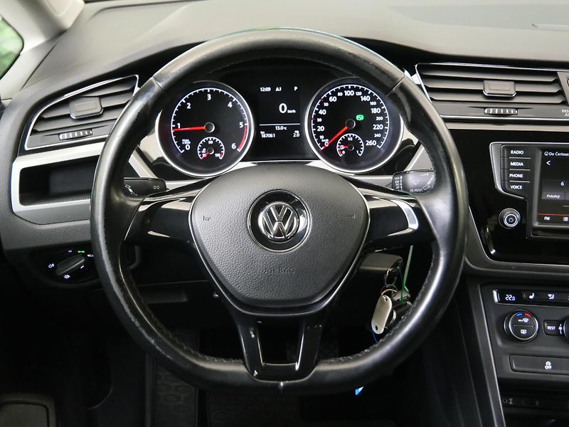 Volkswagen Touran - fotka 14 z 21