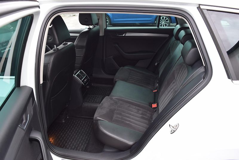 Škoda Superb (2016) 2.0TDI 140kw 4x4 DSG STYLE NAV - fotka 16 z 50