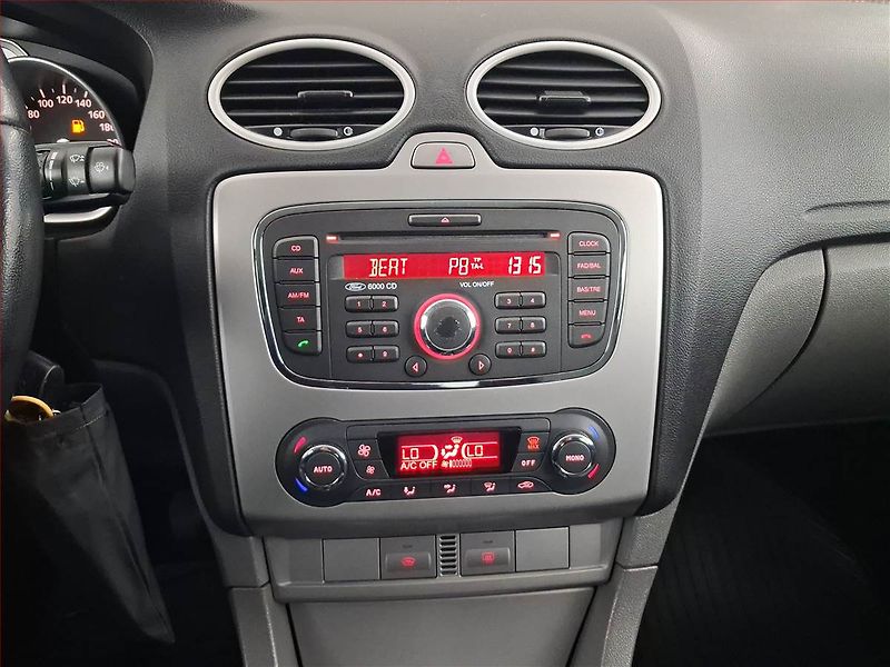 Ford Focus (2010) 1.6 16V, ČR,1.maj, po STK - fotka 12 z 20