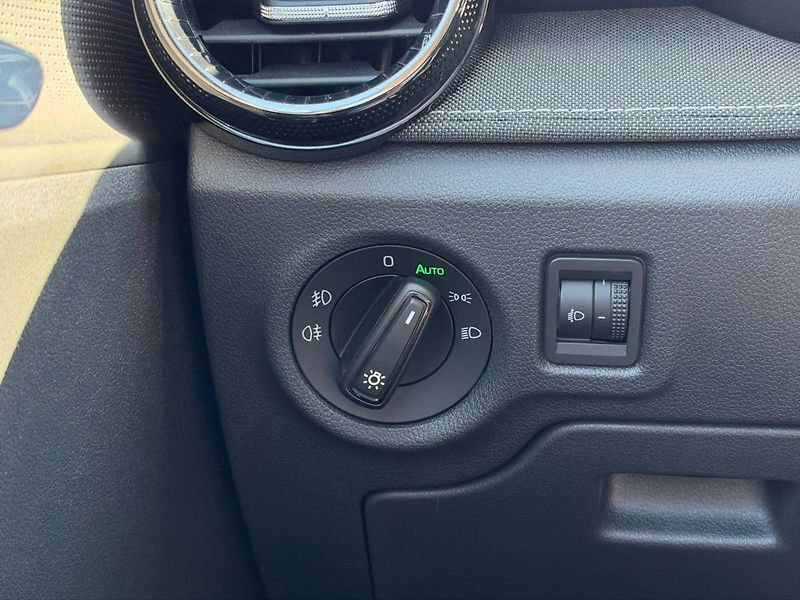 Škoda Fabia Selection 1,0 TSI 70 kW 5° MP - fotka 25 z 31