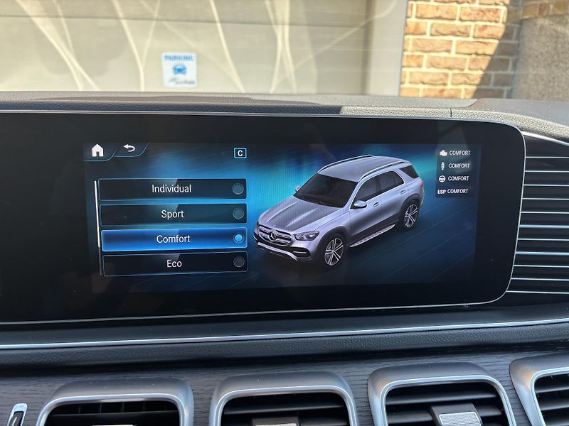 Mercedes-Benz GLE (2023) 400d 4MATIC 9GTRONIC AMG Paket - fotka 142 z 166