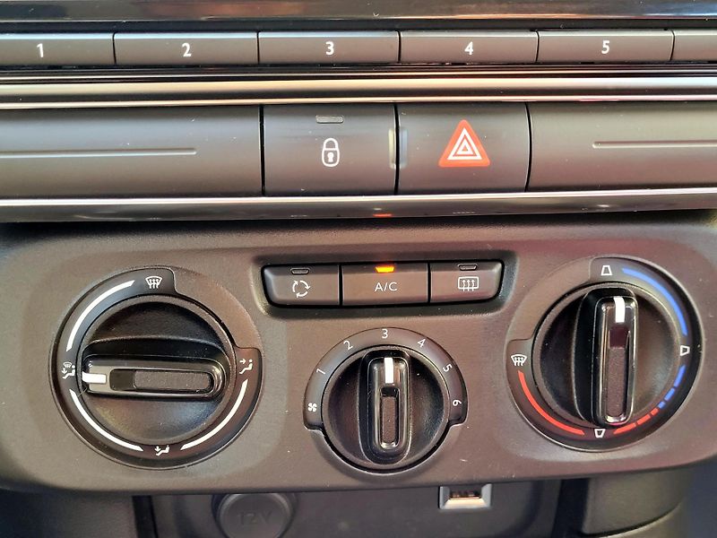 Citroën C3 1,2 110k Feel *SERV.KNIHA*   - fotka 34 z 44