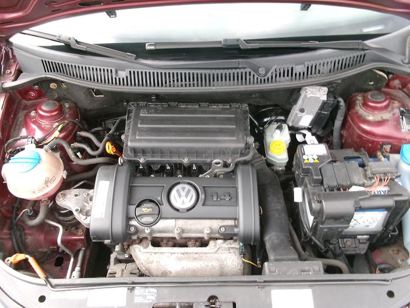 Volkswagen Polo (2006) 1,4 16V COMFORT AC ISOFIX - fotka 25 z 26