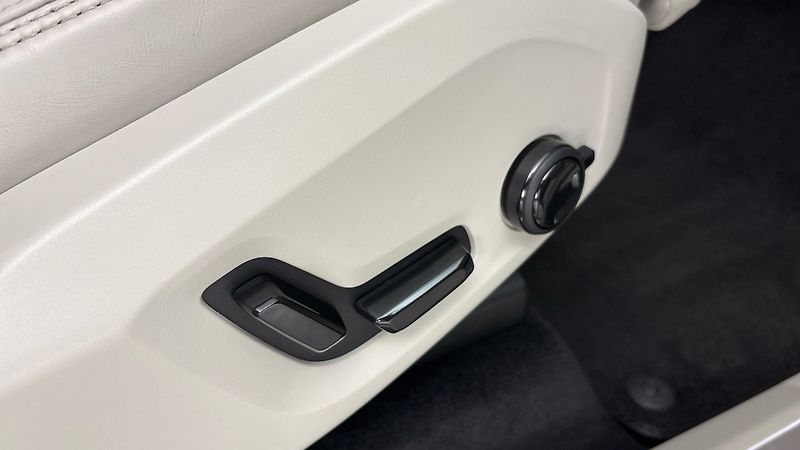 Volvo XC90 2.0 B5 AUT AWD Ultimate Bright - fotka 23 z 36