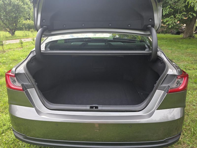 Toyota Camry (2024) 2.5HEV 231PS EXECUTIVE - fotka 7 z 15