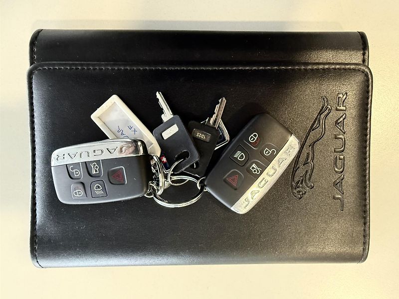 Jaguar XF 3,0 V6 Sportbrake REZERVACE - fotka 34 z 37