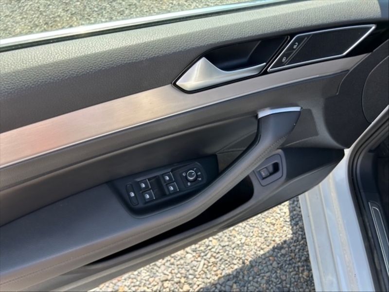 Volkswagen Passat 2,0 TDI Highline - fotka 11 z 11