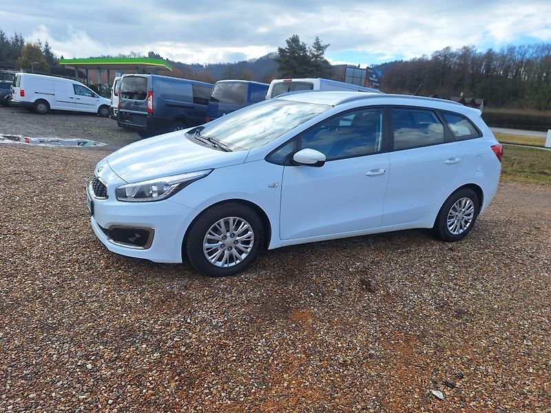 Kia Ceed (2015) 1.4 Crdi  - fotka 3 z 21