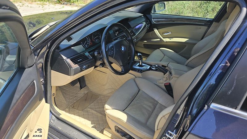 BMW Řada 5 (2008) 530xd - fotka 9 z 17