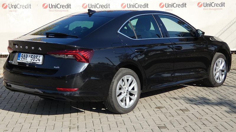 Škoda Octavia 2,0 TDI Style DSG 4X4 110 kW - fotka 3 z 28